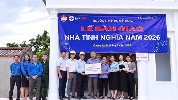 XÃ MỎ CÀY BÀN GIAO NHÀ TÌNH NGHĨA