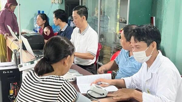 XÃ MỎ CÀY TỔ CHỨC KHÁM SỨC KHỎE, SÀNG LỌC MIỄN PHÍ CHO NGƯỜI DÂN